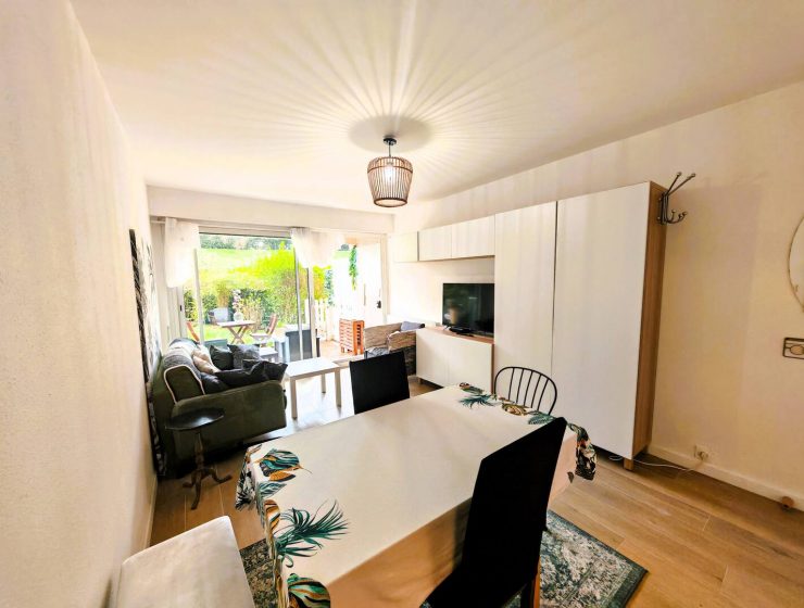 Retraite Paisible avec Jardin à Villers-sur-Mer